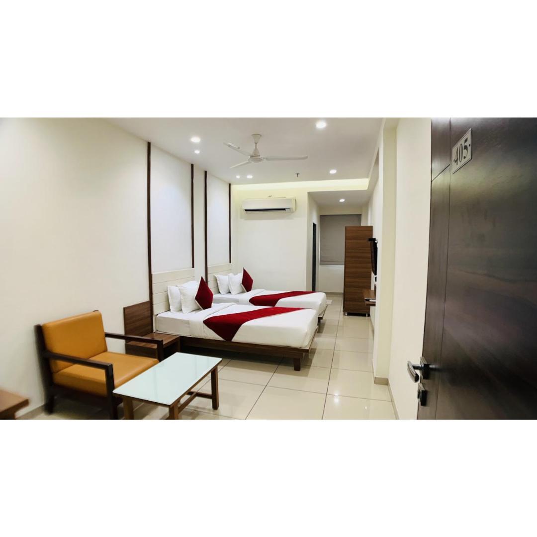 Hotel Ashray Inn Express Ahmedabad Exterior foto