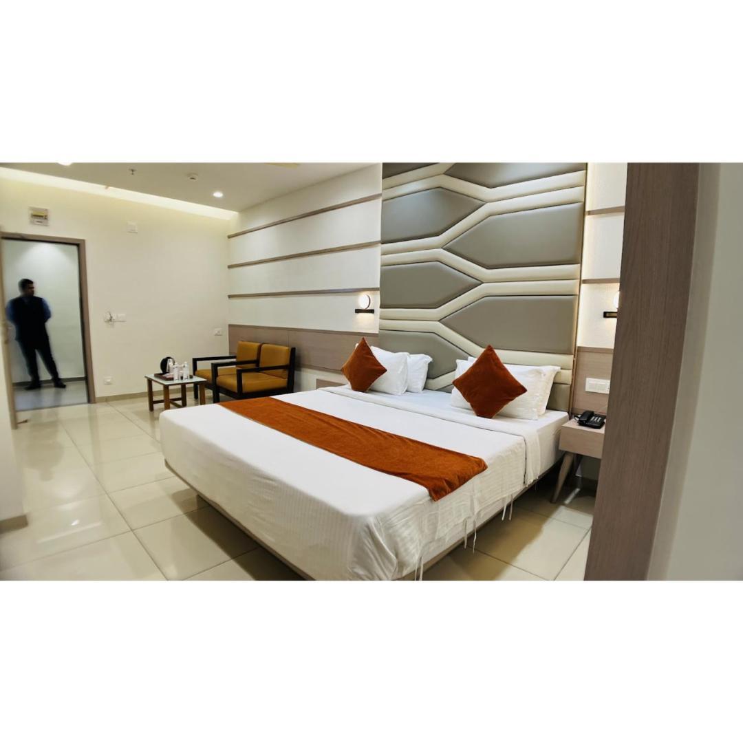Hotel Ashray Inn Express Ahmedabad Exterior foto